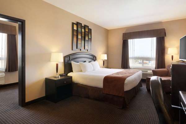  - Days Hotel Innisfail