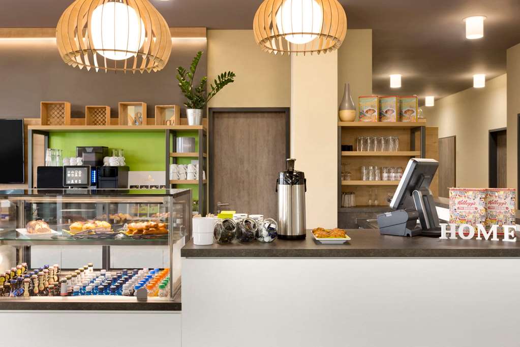 SUPER 8 BY WYNDHAM FREIBURG-guestroom-Dining,Dining Area,Café,On-Site.jpg