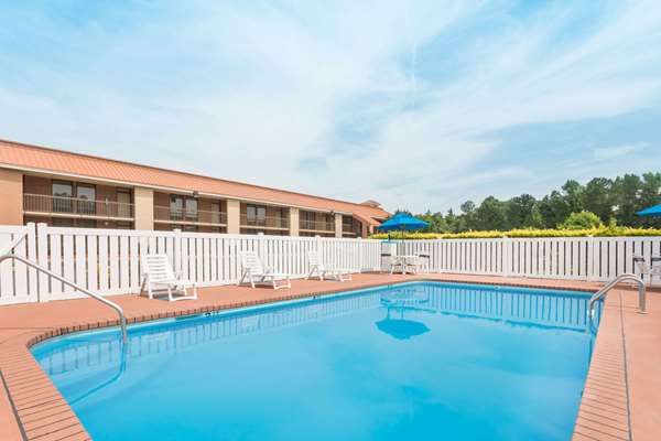 Pool - Baymont Inn & Suites Battleboro - I-95, Exit 145