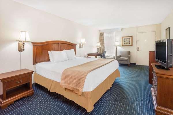  - Baymont Inn & Suites Battleboro - I-95, Exit 145