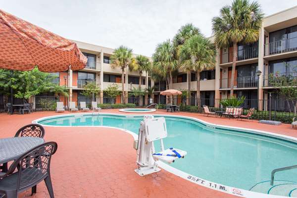 Pool - Days Inn Suites Airport Orlando