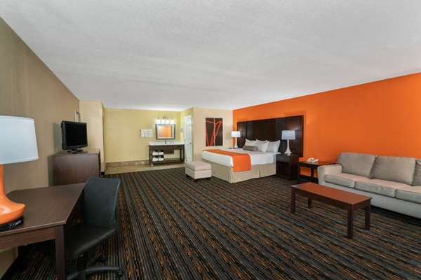 Suite - Howard Johnson Hotel Pigeon Forge
