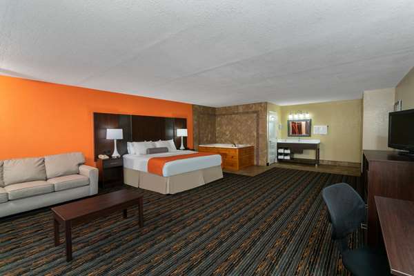 Suite - Howard Johnson Hotel Pigeon Forge