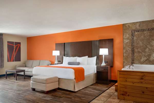 Suite - Howard Johnson Hotel Pigeon Forge