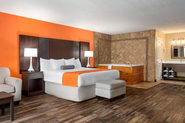 Suite - Howard Johnson Hotel Pigeon Forge