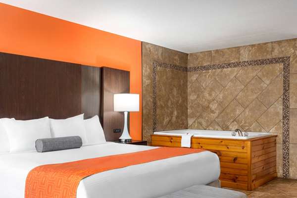 Suite - Howard Johnson Hotel Pigeon Forge