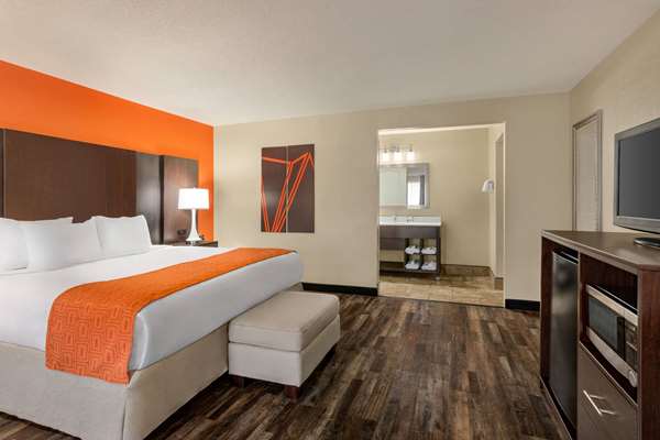 Suite - Howard Johnson Hotel Pigeon Forge