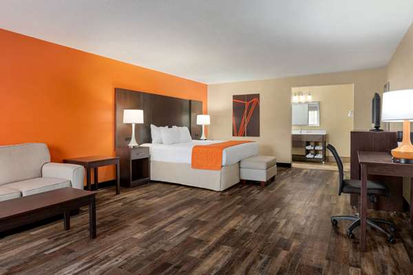 Suite - Howard Johnson Hotel Pigeon Forge