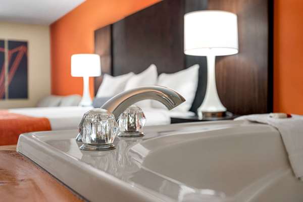 Suite - Howard Johnson Hotel Pigeon Forge