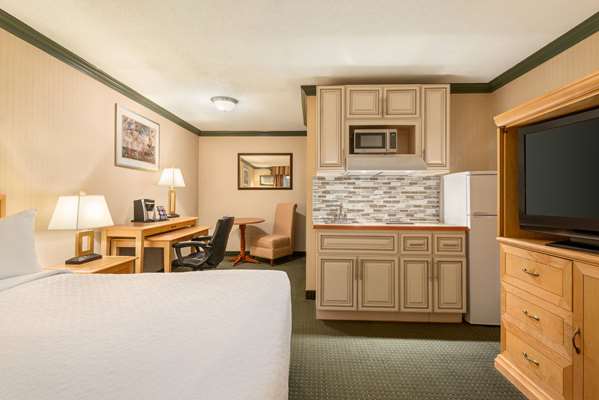 Suite - Travelodge Dawson Creek