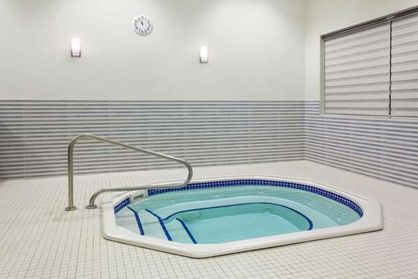 Pool - Wyndham Garden Inn Leduc