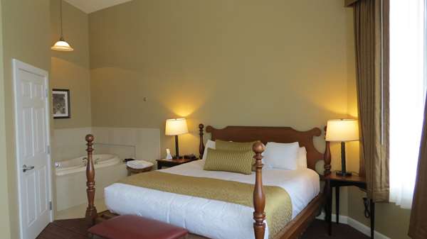 Suite - Best Western Plus Dutch Haus Inn & Suites Columbiana