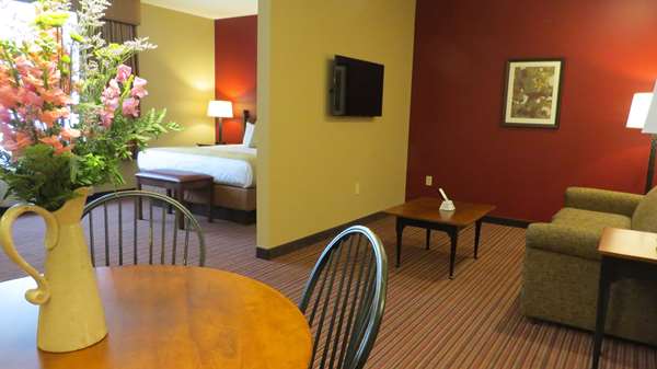 Suite - Best Western Plus Dutch Haus Inn & Suites Columbiana