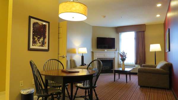  - Best Western Plus Dutch Haus Inn & Suites Columbiana