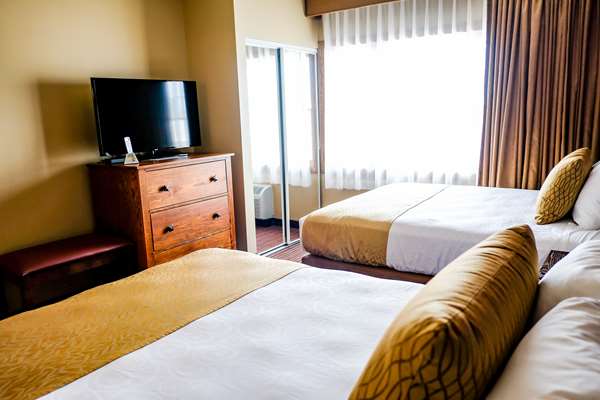  - Best Western Plus Dutch Haus Inn & Suites Columbiana
