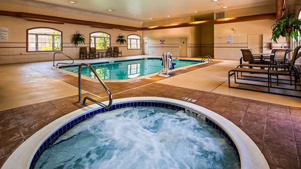 Pool - Best Western Plus Dutch Haus Inn & Suites Columbiana