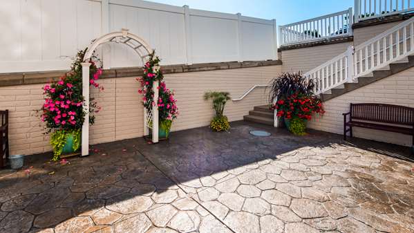  - Best Western Plus Dutch Haus Inn & Suites Columbiana