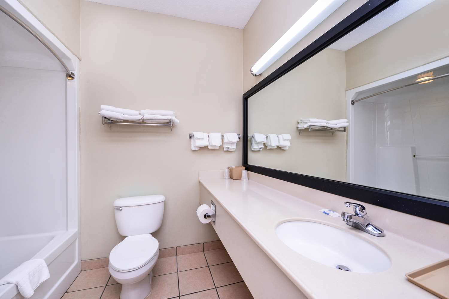 1 King Bed Jetted Tub Non-Smoking image