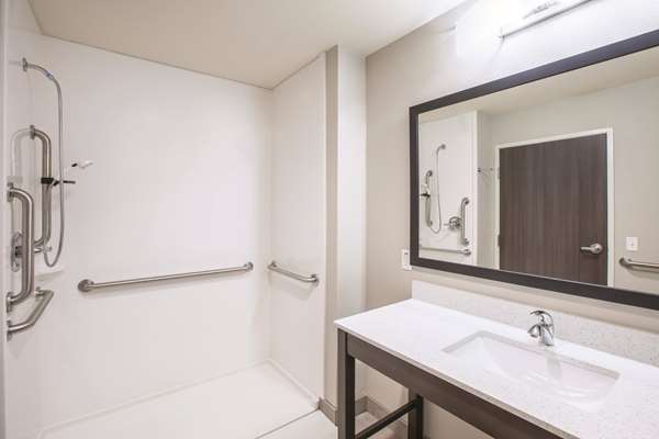  - La Quinta Inn & Suites Broken Arrow