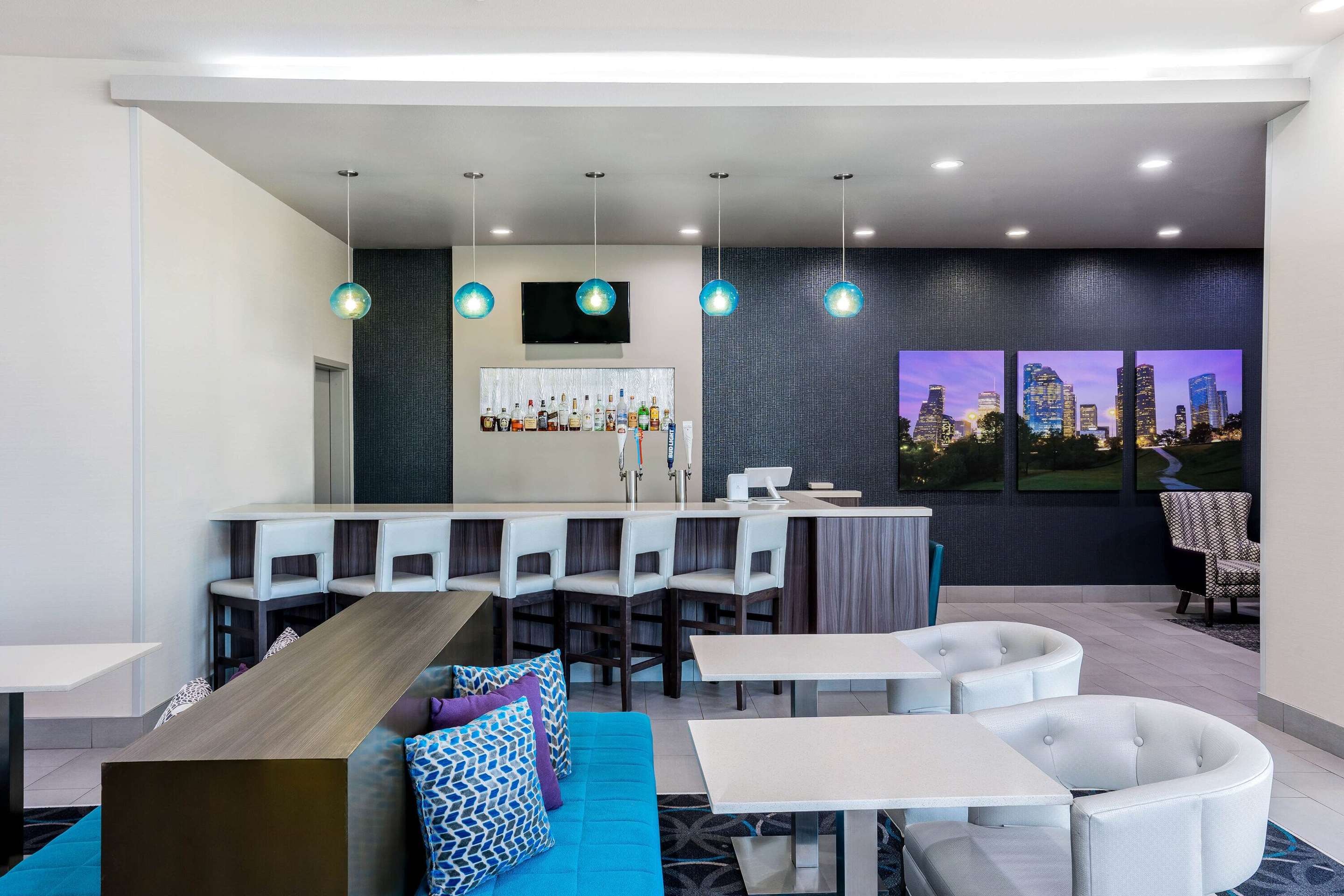 BarLounge | La Quinta Inn & Suites by Wyndham Houston Cypress