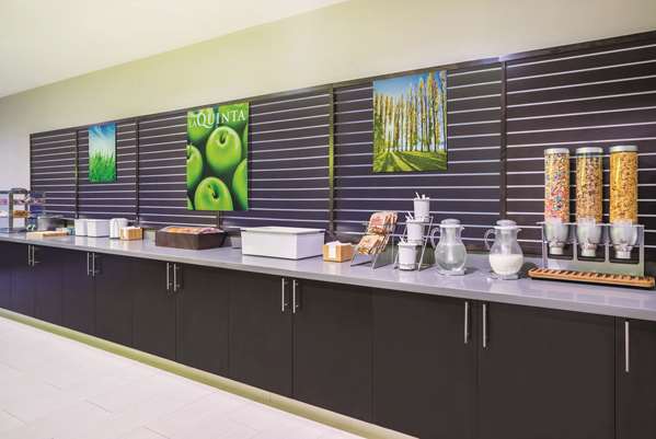  - La Quinta Inn & Suites Clifton Park - I-87, Exit 9