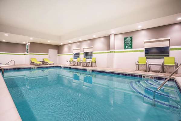 Pool - La Quinta Inn & Suites Clifton Park - I-87, Exit 9