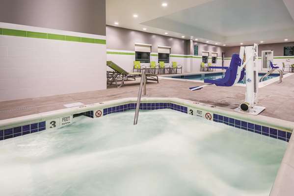 Pool - La Quinta Inn & Suites Clifton Park - I-87, Exit 9