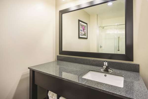  - La Quinta Inn & Suites Clifton Park - I-87, Exit 9