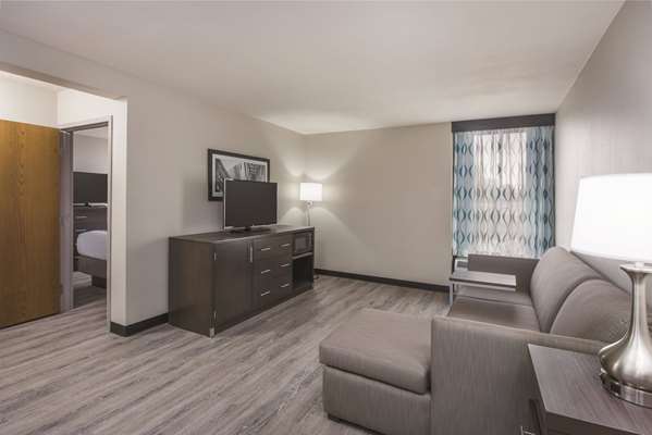 Suite - La Quinta Inn & Suites Festus