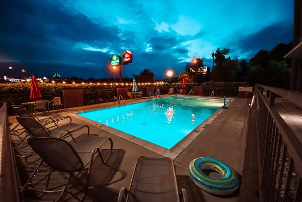 Pool - La Quinta Inn & Suites Festus