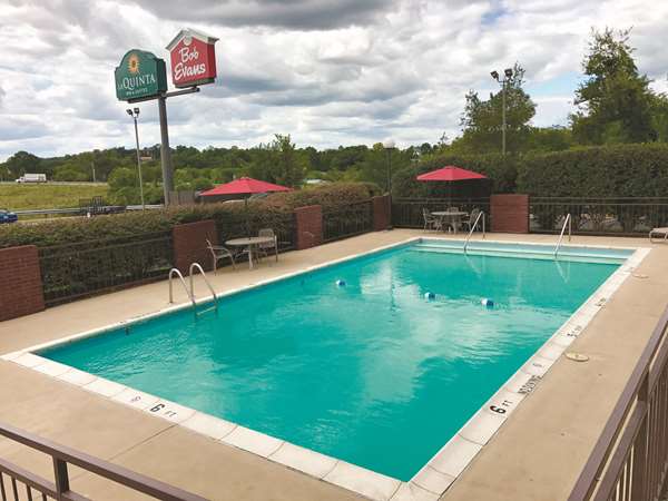 Pool - La Quinta Inn & Suites Festus