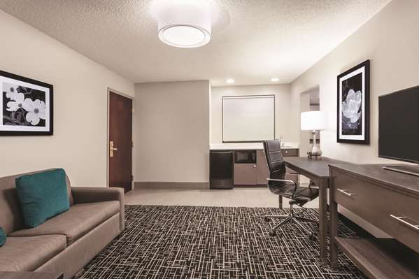 Suite - La Quinta Inn & Suites Covington - I-20, Exit 90
