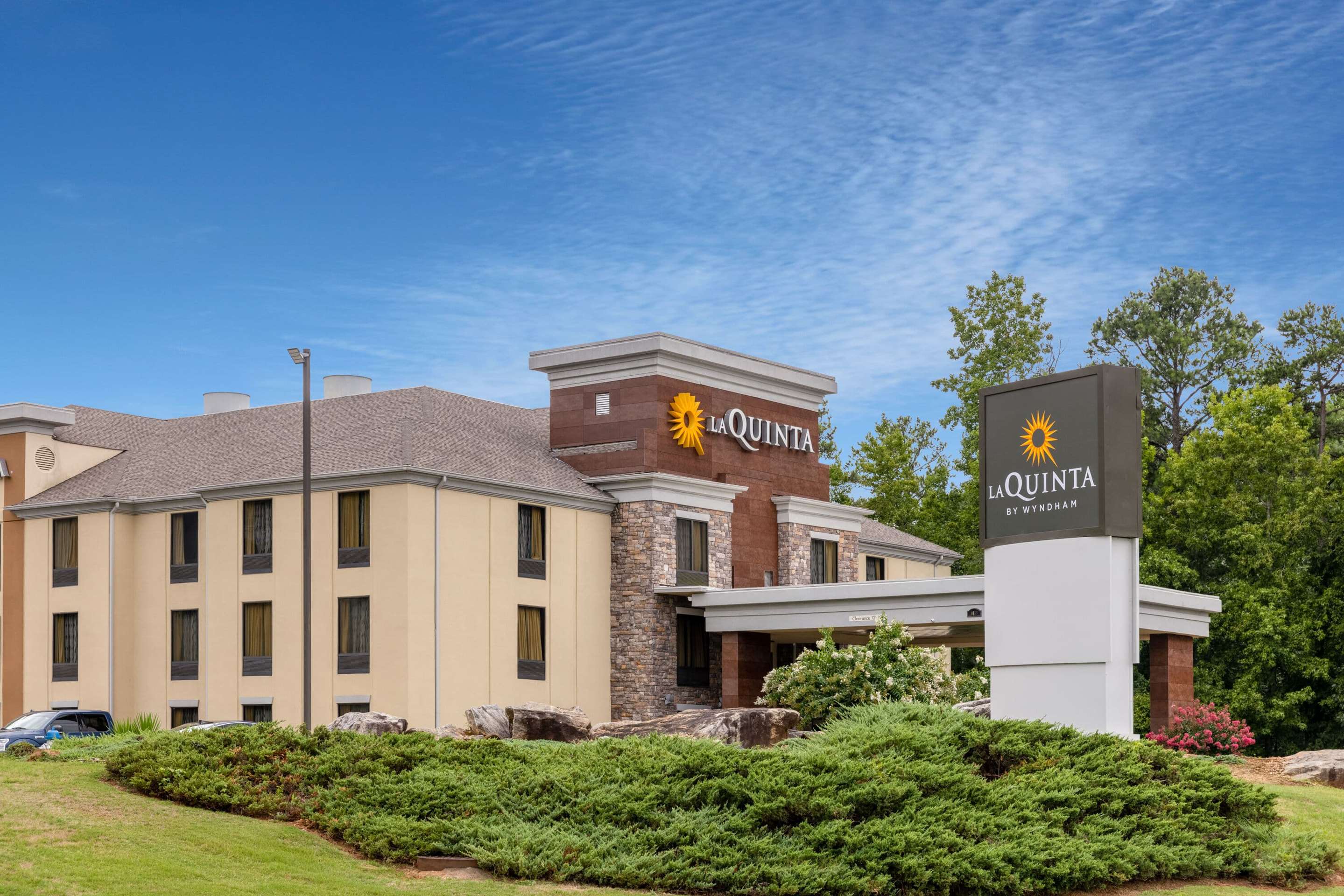 Exterior | La Quinta Inn & Suites by Wyndham Covington