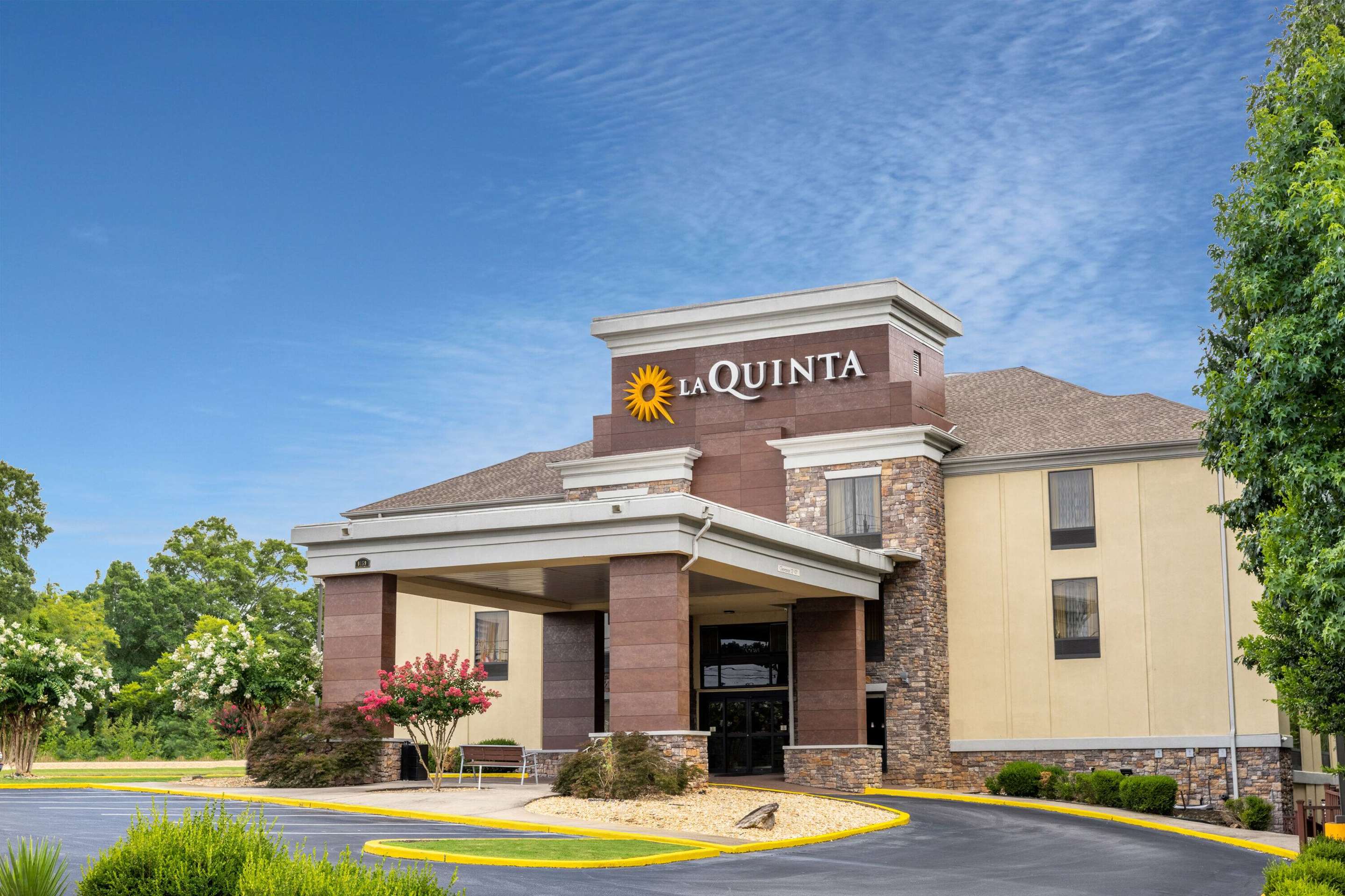 Exterior | La Quinta Inn & Suites by Wyndham Covington