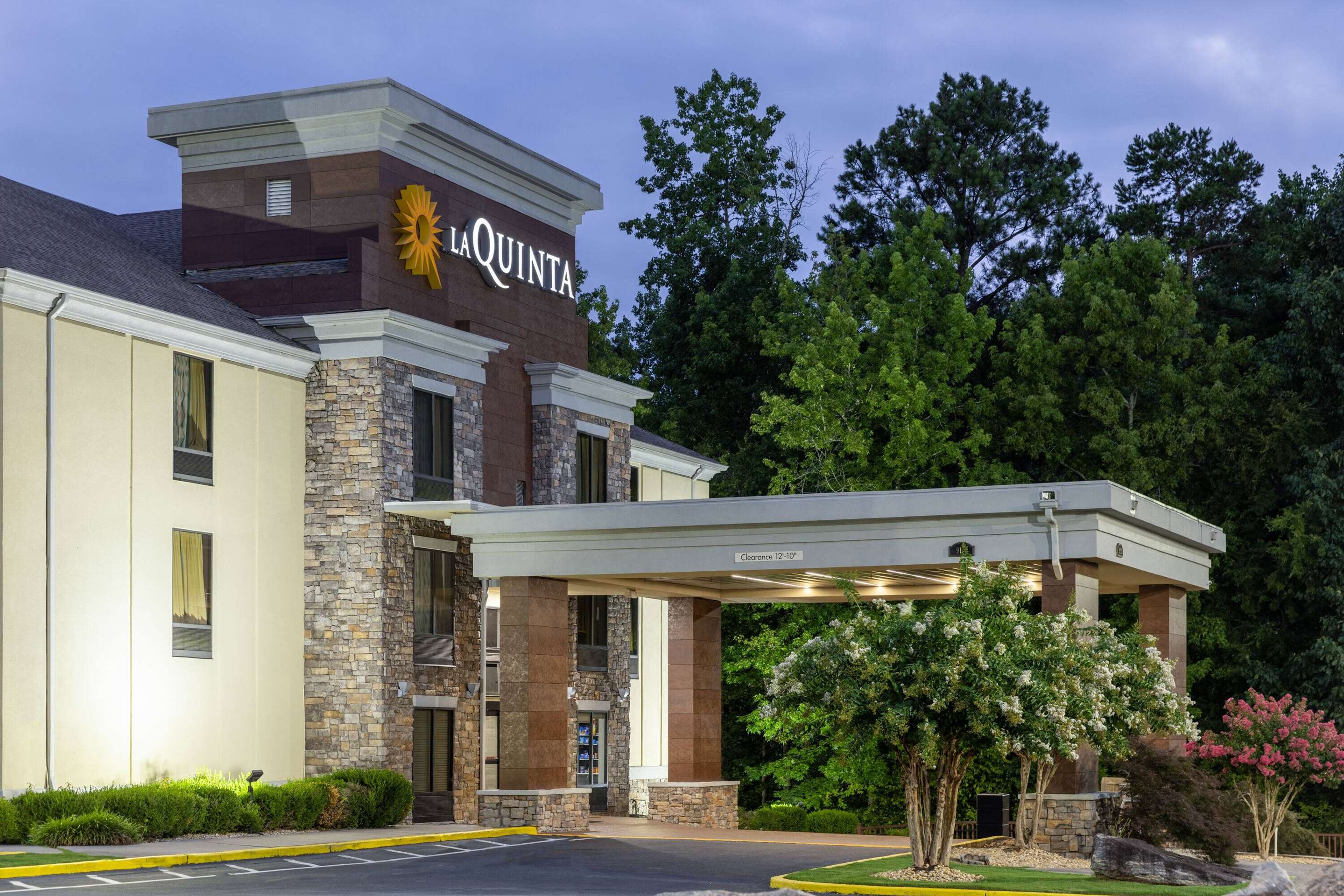 Exterior | La Quinta Inn & Suites by Wyndham Covington