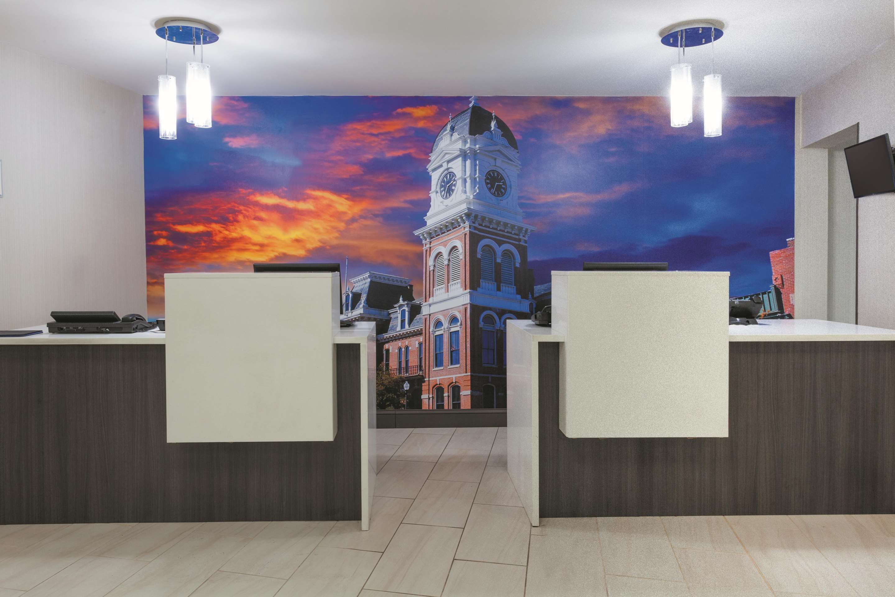Lobby | La Quinta Inn & Suites by Wyndham Covington