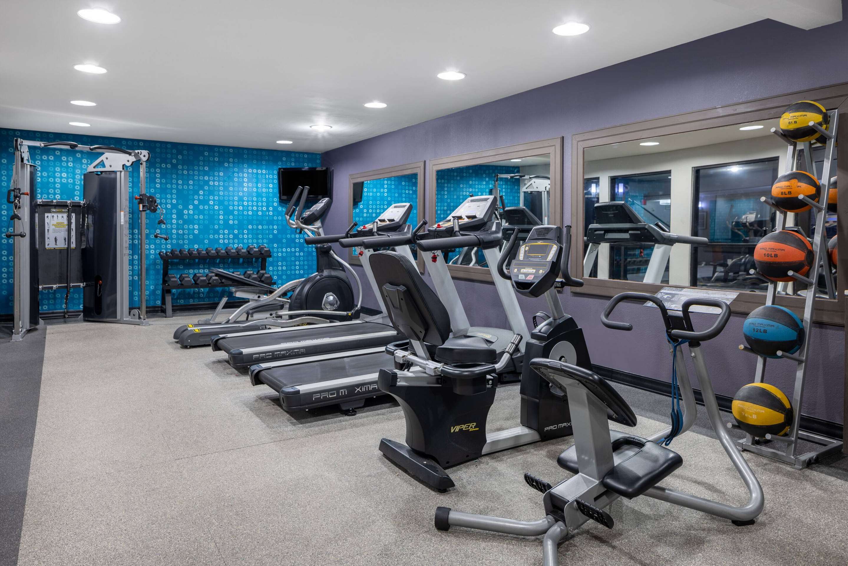 Health club fitness center gym | La Quinta Inn & Suites by Wyndham Covington
