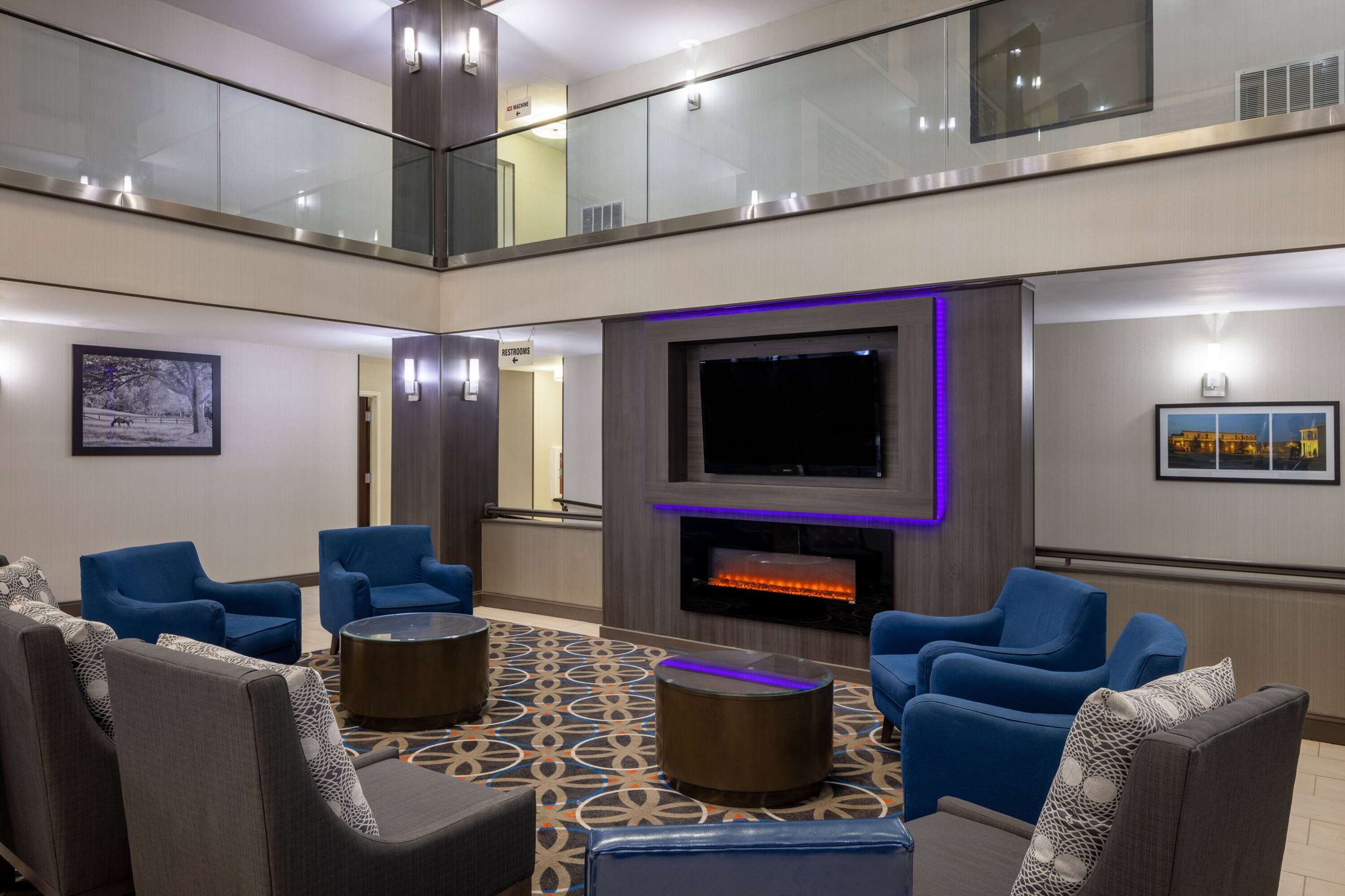 BarLounge | La Quinta Inn & Suites by Wyndham Covington