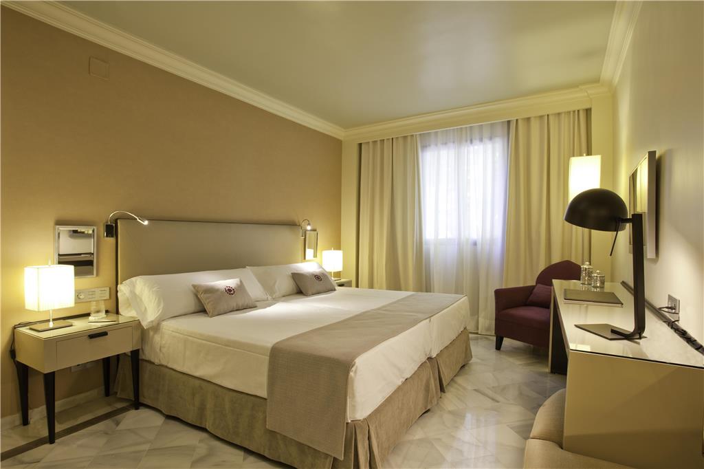 VINCCI ALBAYZIN-guestroom-Guest Room,On-Site.jpg