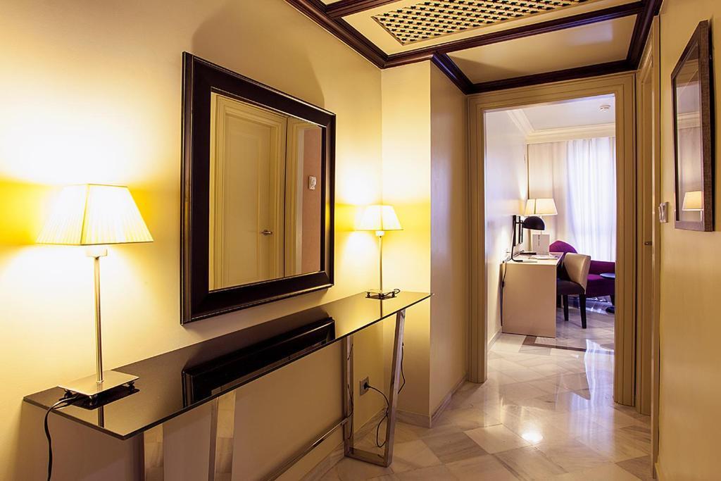 VINCCI ALBAYZIN-guestroom-Guest Room,Suite,On-Site.jpg