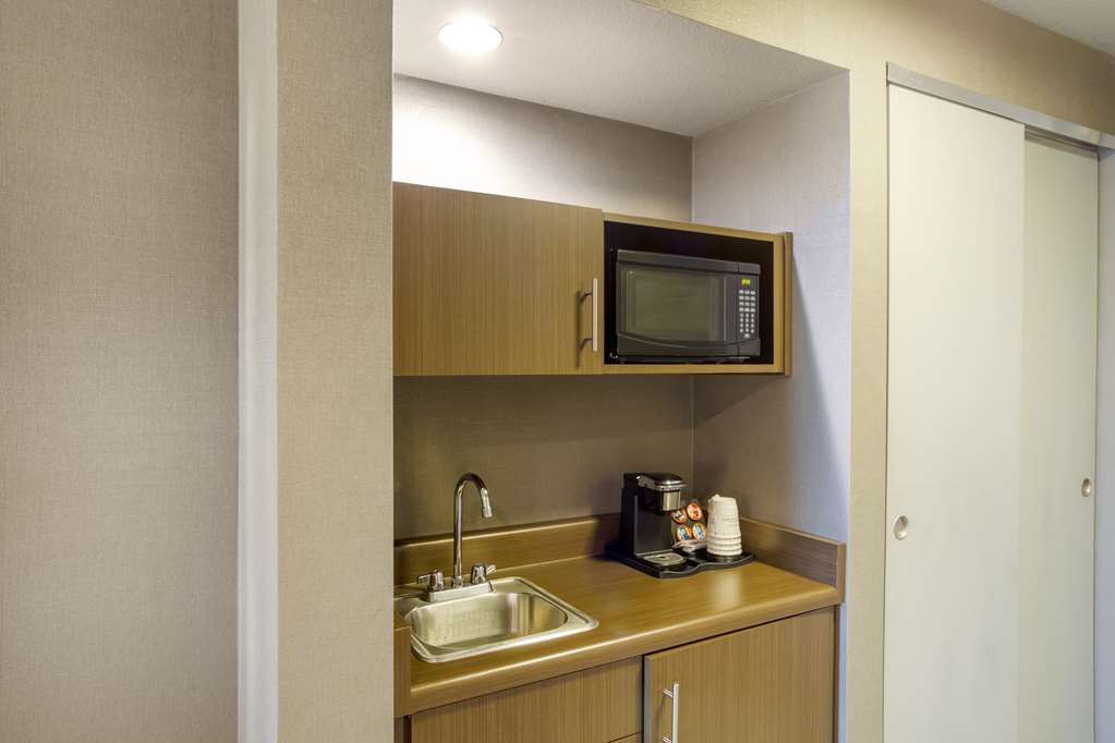 Best Western Plus Coalinga Inn-guestroom-Guest Room,Guest Room Amenity,On-Site.jpg