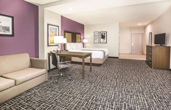  - La Quinta Inn & Suites The Colony