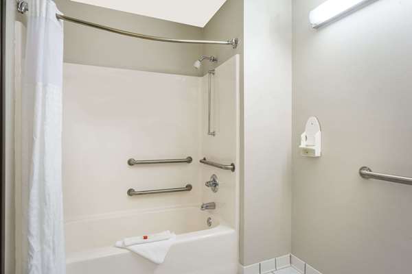  - Baymont Inn & Suites Piqua - I-75, Exit 82