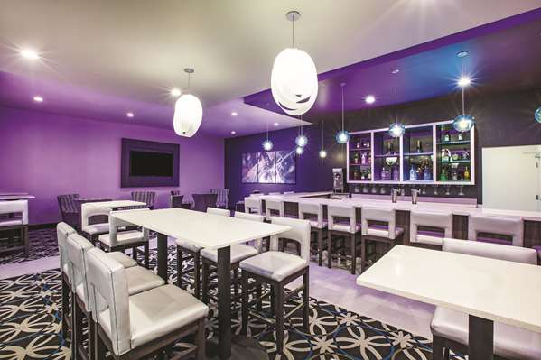 Bar - La Quinta Inn & Suites McAllen