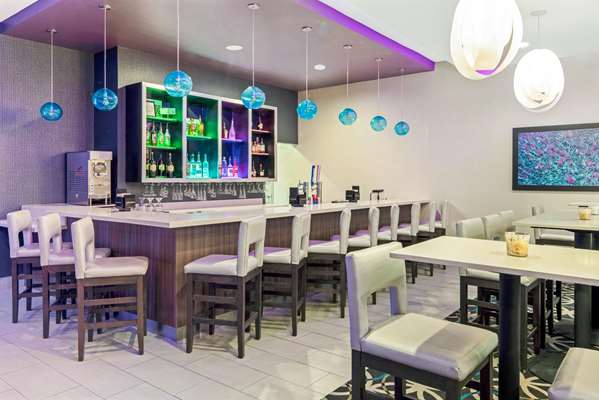 Bar - La Quinta Inn & Suites McAllen