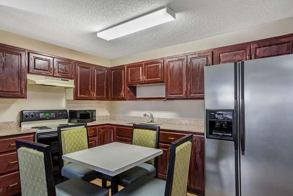  - La Quinta Inn & Suites Plainfield - I-395, Exit 28