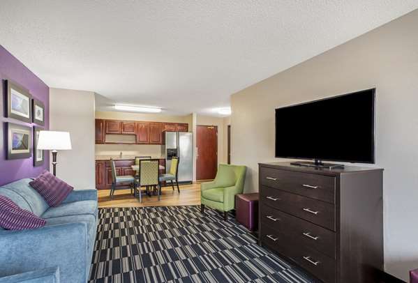  - La Quinta Inn & Suites Plainfield - I-395, Exit 28