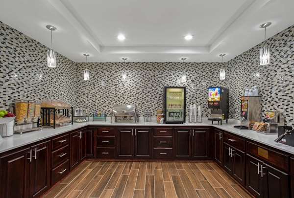  - La Quinta Inn & Suites Plainfield - I-395, Exit 28