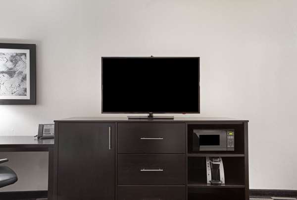  - La Quinta Inn & Suites Plainfield - I-395, Exit 28