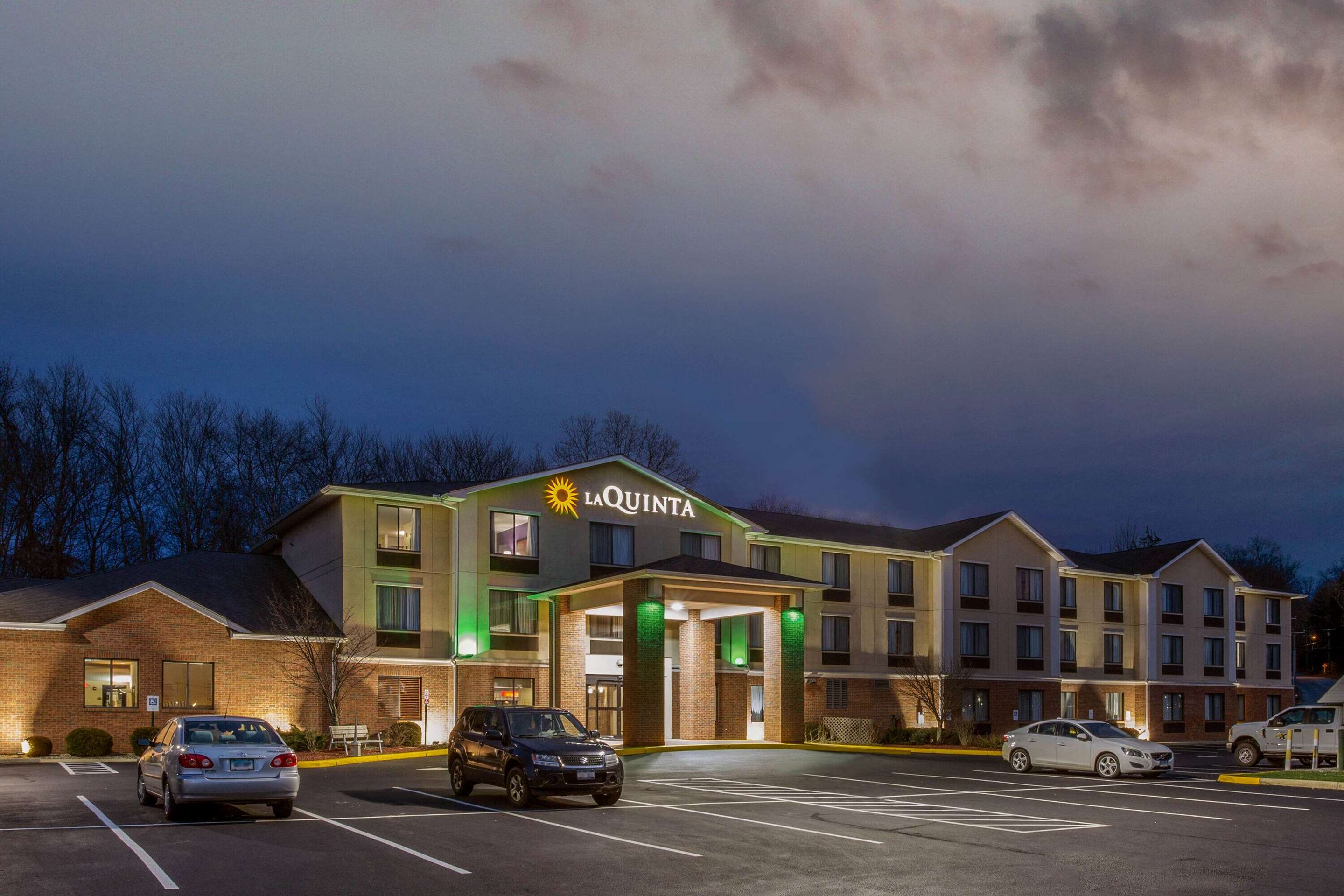 Exterior | La Quinta Inn & Suites by Wyndham Norwich-Plainfield-Casino